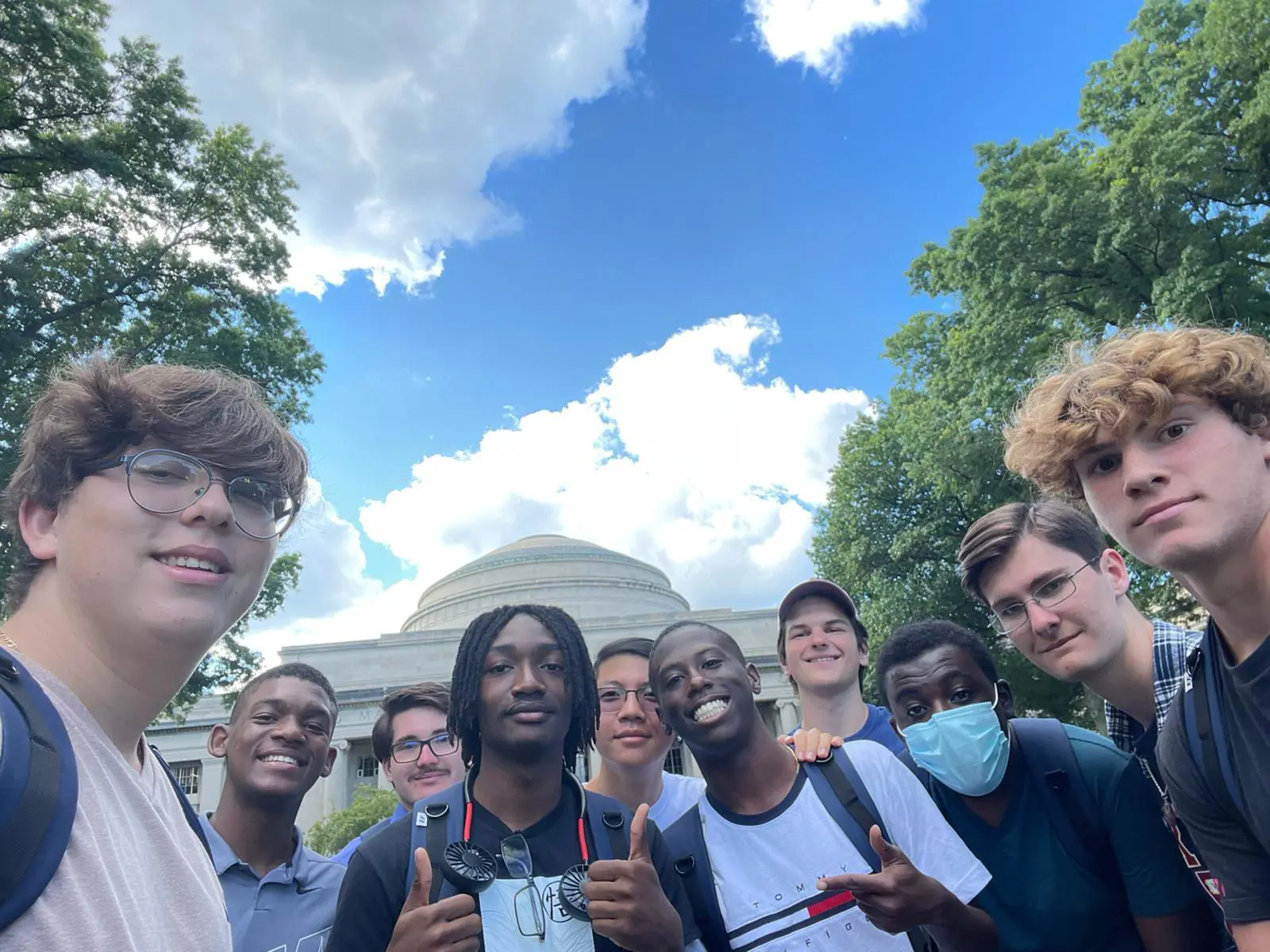 Studentstakingselfieontour_2022