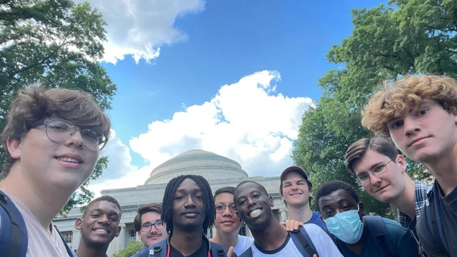 Studentstakingselfieontour_2022