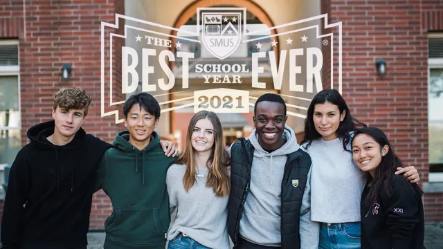 Studentsinfrontofbesteversign_2022