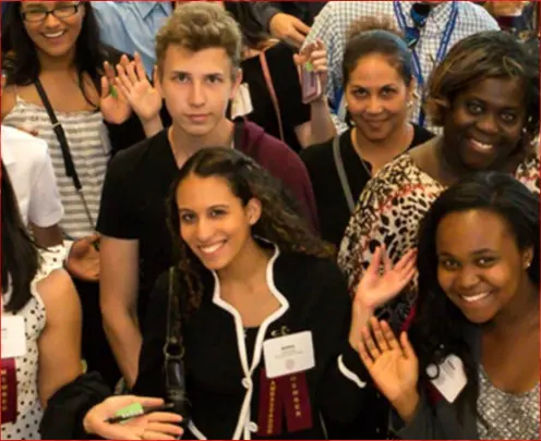 Studentstakingselfieatevent_2023