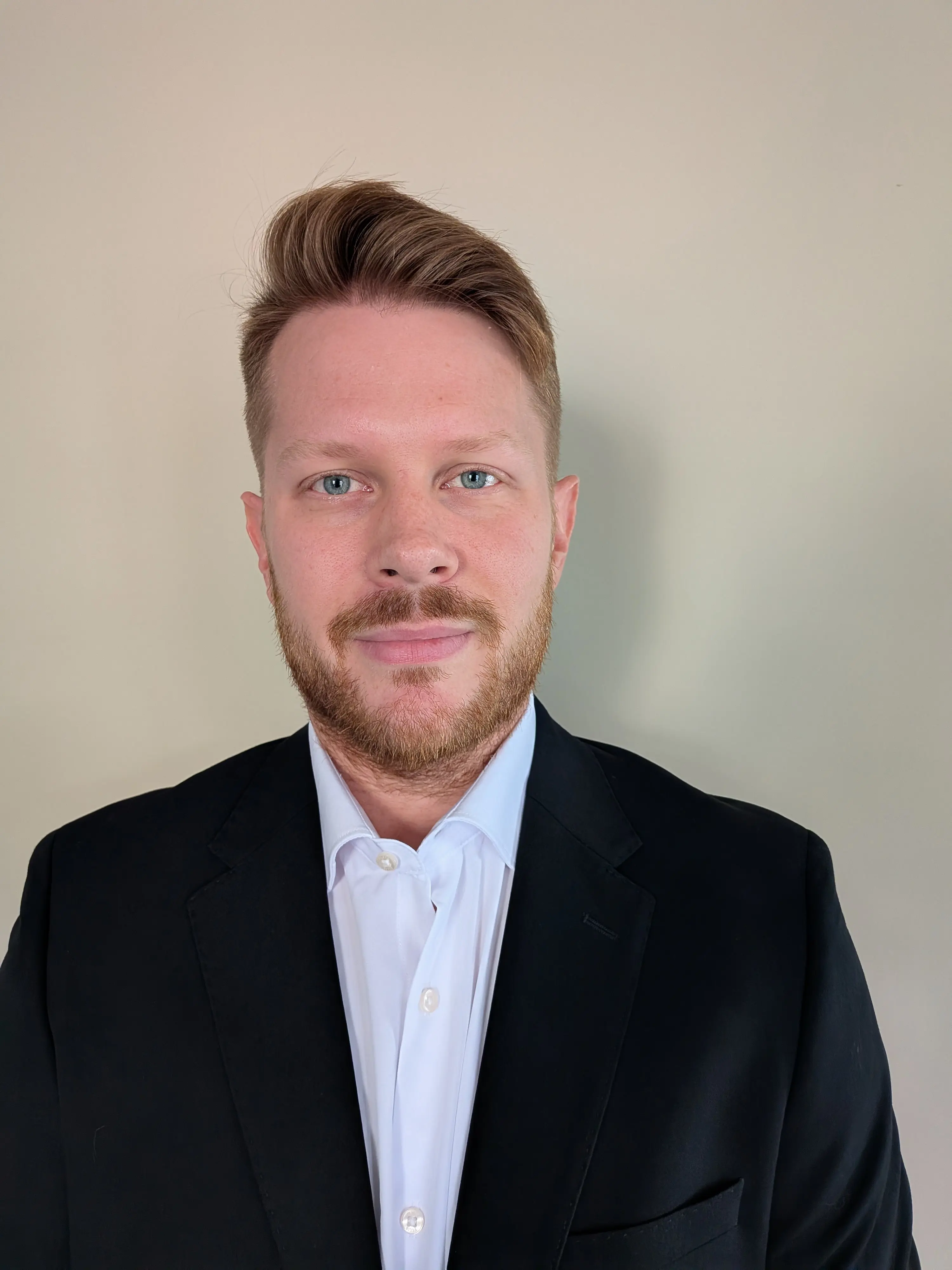 Ryan Maloney Headshot Hospitality