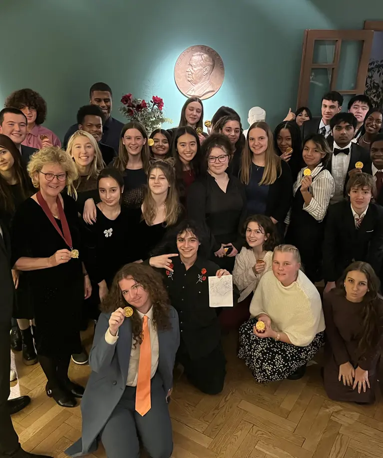 Nobel Medal Group photo_2023