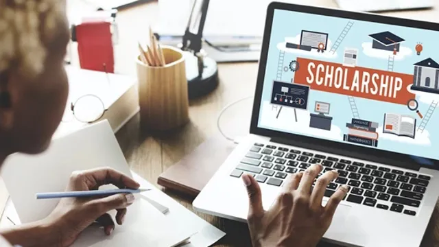 ScholarshipLaptop_2023