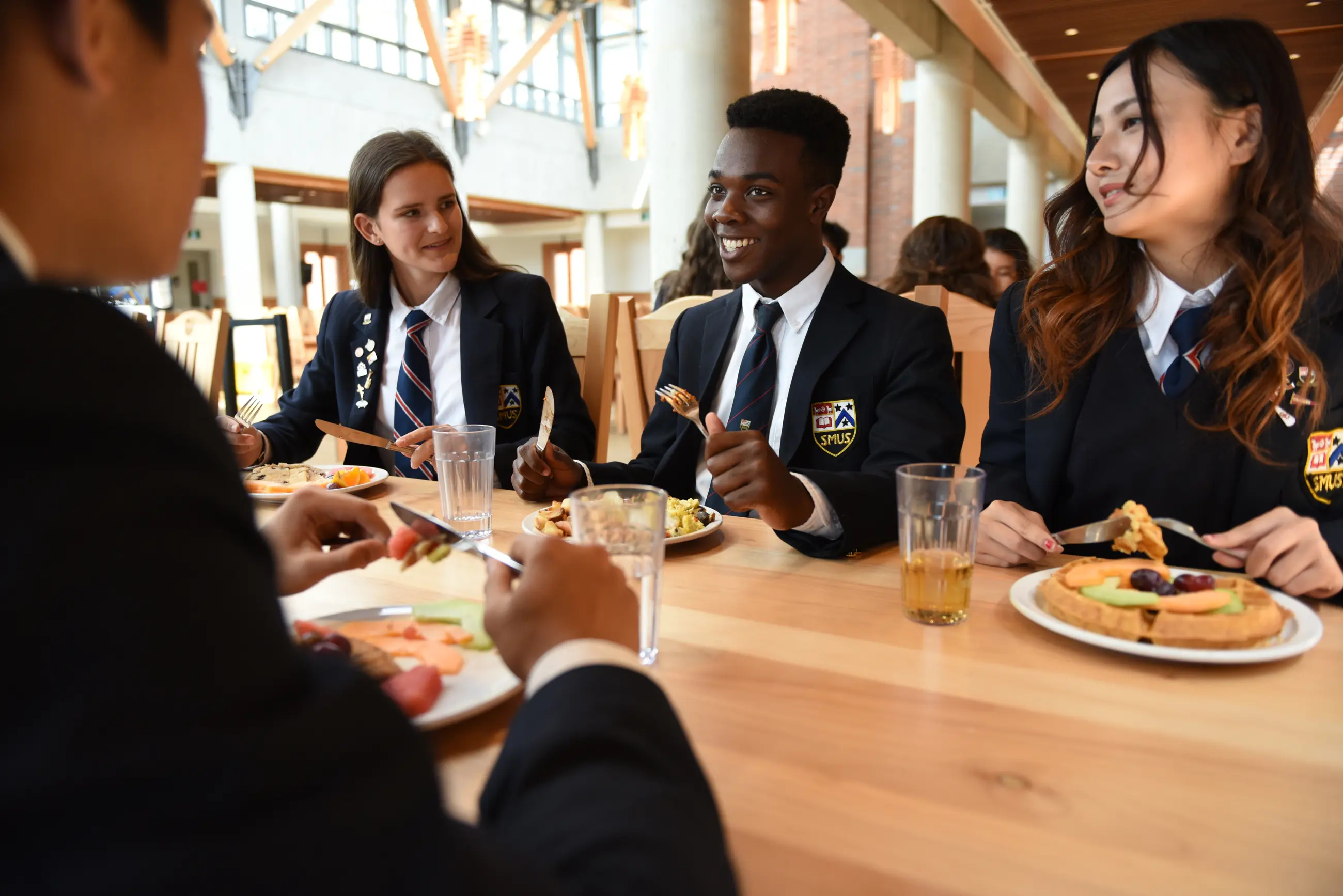 Students Eatinglunch SMUS